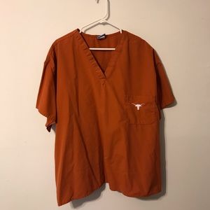 Men’s longhorn scrub top